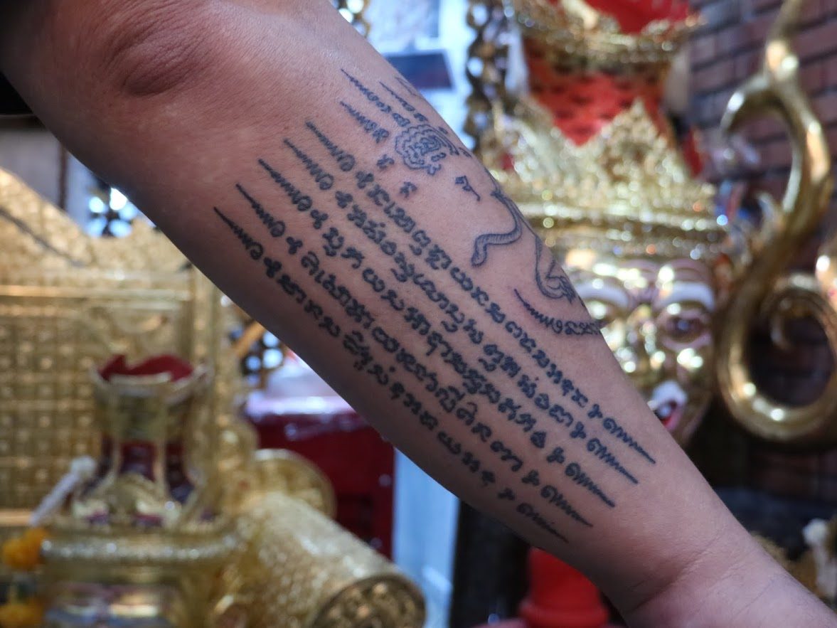 Thai Sacred Tattoo: Getting A Sak Yant Tattoo in Bangkok Thailand - YouTube